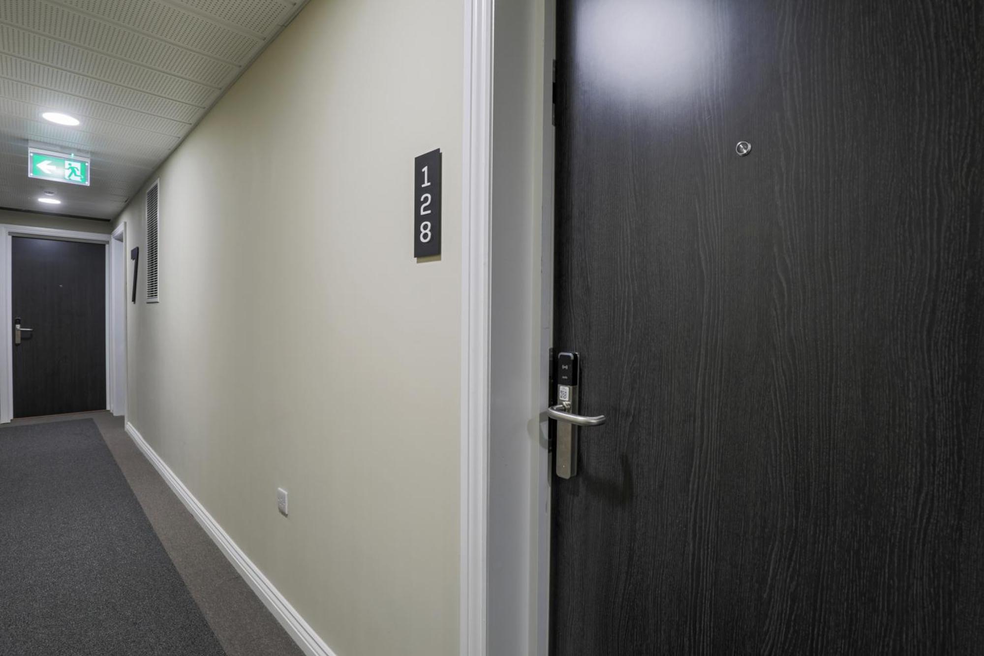 Springwell Suite - City Centre - Balcony & Pool Table - 3 Bed Leeds  Exterior photo